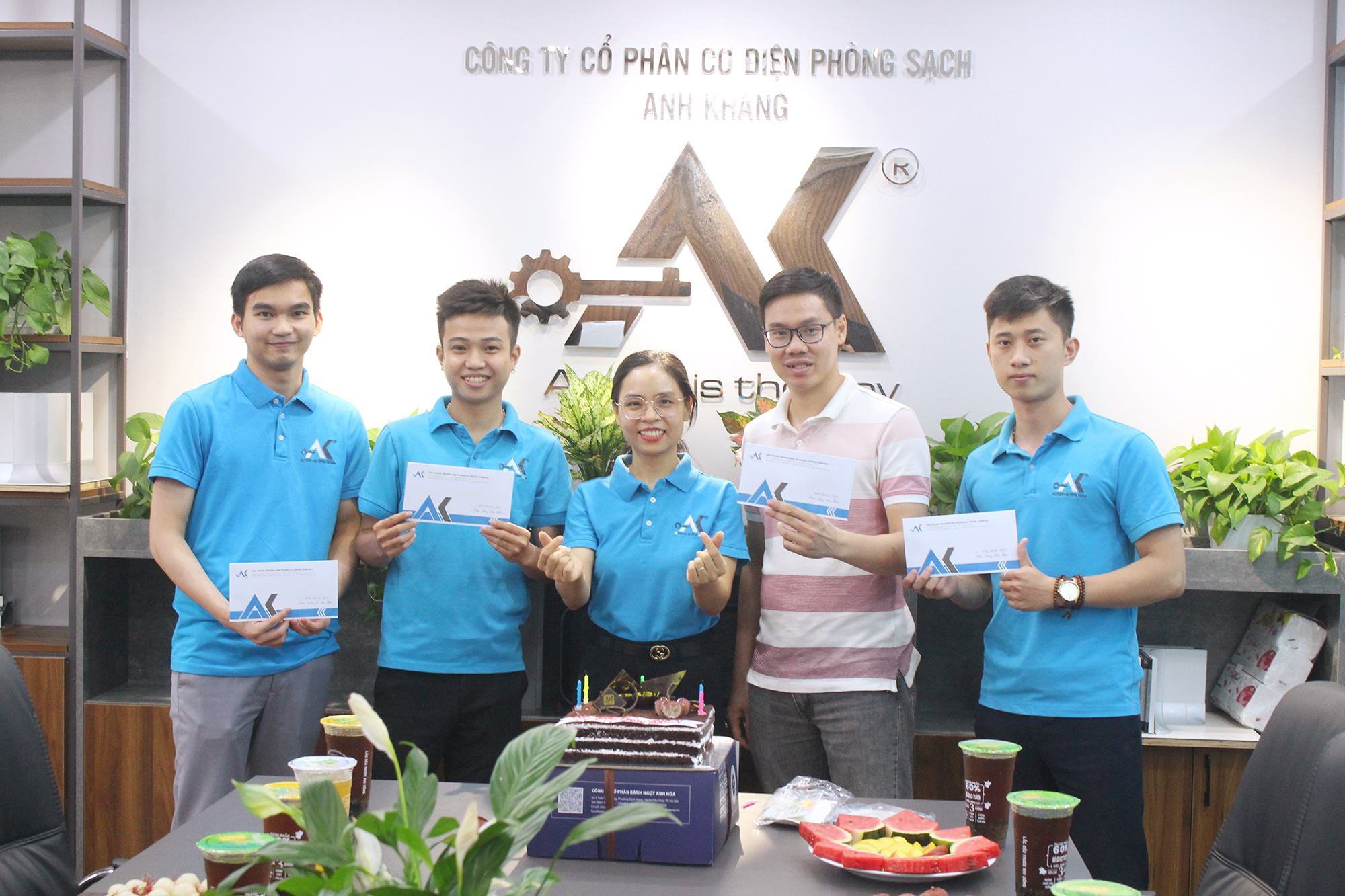 Anh Khang M&E chúc mừng sinh nhật CBNV Quý II 2022